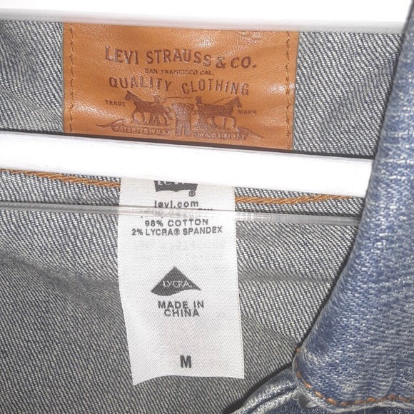 Levi’s Sleeveless Jean Jacket - Picture 5 of 5